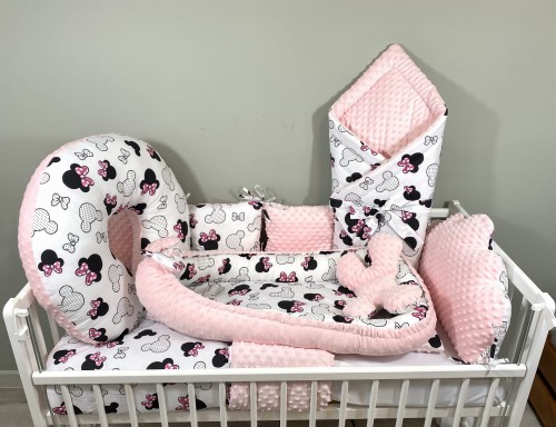 Zestaw do łóżeczka z rożkiem, rogalem i kokonem.Duże różowe miki i jasny róż Minky