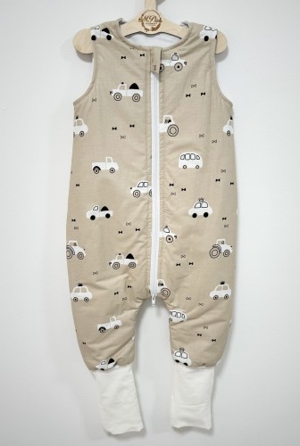 śpiworek do spania z nogawkami Autka na beżowym tle