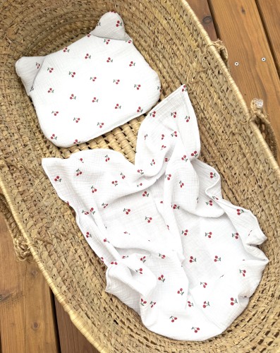 Otulacz kocyk muślinowy z poduszką miś Wisienki