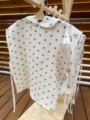 Ponczo kąpielowe z kapturkiem muślinowe Brązowe serduszka