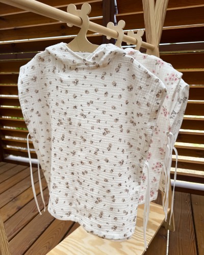 Ponczo kąpielowe z kapturkiem muślinowe Beżowe różyczki