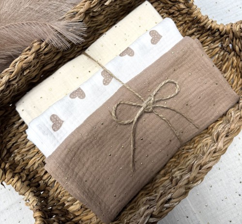 Pieluszki muślinowe Beżowe serduszka tle 3-pak