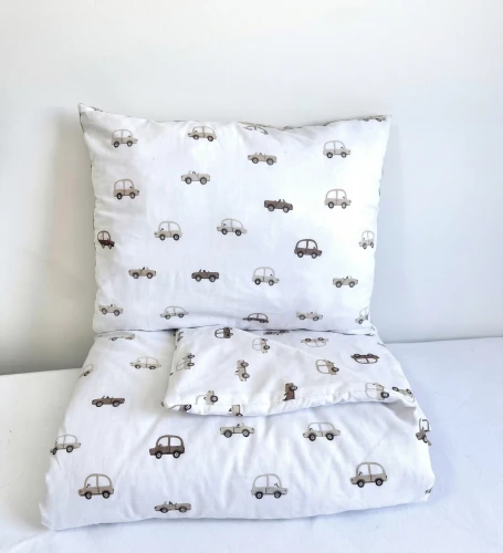     Komplet do przedszkola / żłobka - kocyk / kołderka z poduszką Autka beżowo - brązowe 