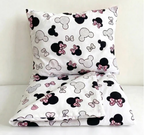 Komplet do przedszkola / żłobka - kocyk / kołderka z poduszką Duże różowe miki