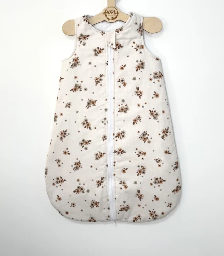 Śpiworek do spania niemowlęcy Beżowe kwiatki na beżowym tle