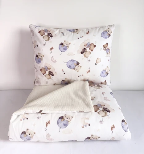 Komplet do przedszkola / żłobka - kocyk / kołderka z poduszką Misie na balonach i chmurkach i jasny beż velvet
