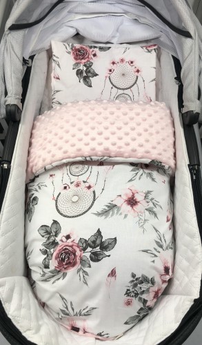 Kocyk z poduszeczką do wózka Bordowe łapacze snów i jasny róż minky