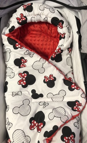 Otulacz do fotelika samochodowego dla niemowląt 0-13 kg Duże czerwone miki i czerwone minky